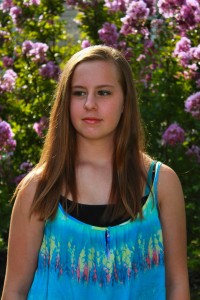 holli_notlooking_1a