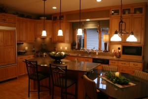 kitchen-teak-wood-l-shaped-kitchen-cabinet-storage-drawers-combine-black-cranite-countertop-island-in-tuscan-italian-kitchen-decor-tuscan-italian-kitchen-decor