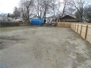 l81852845-m22r